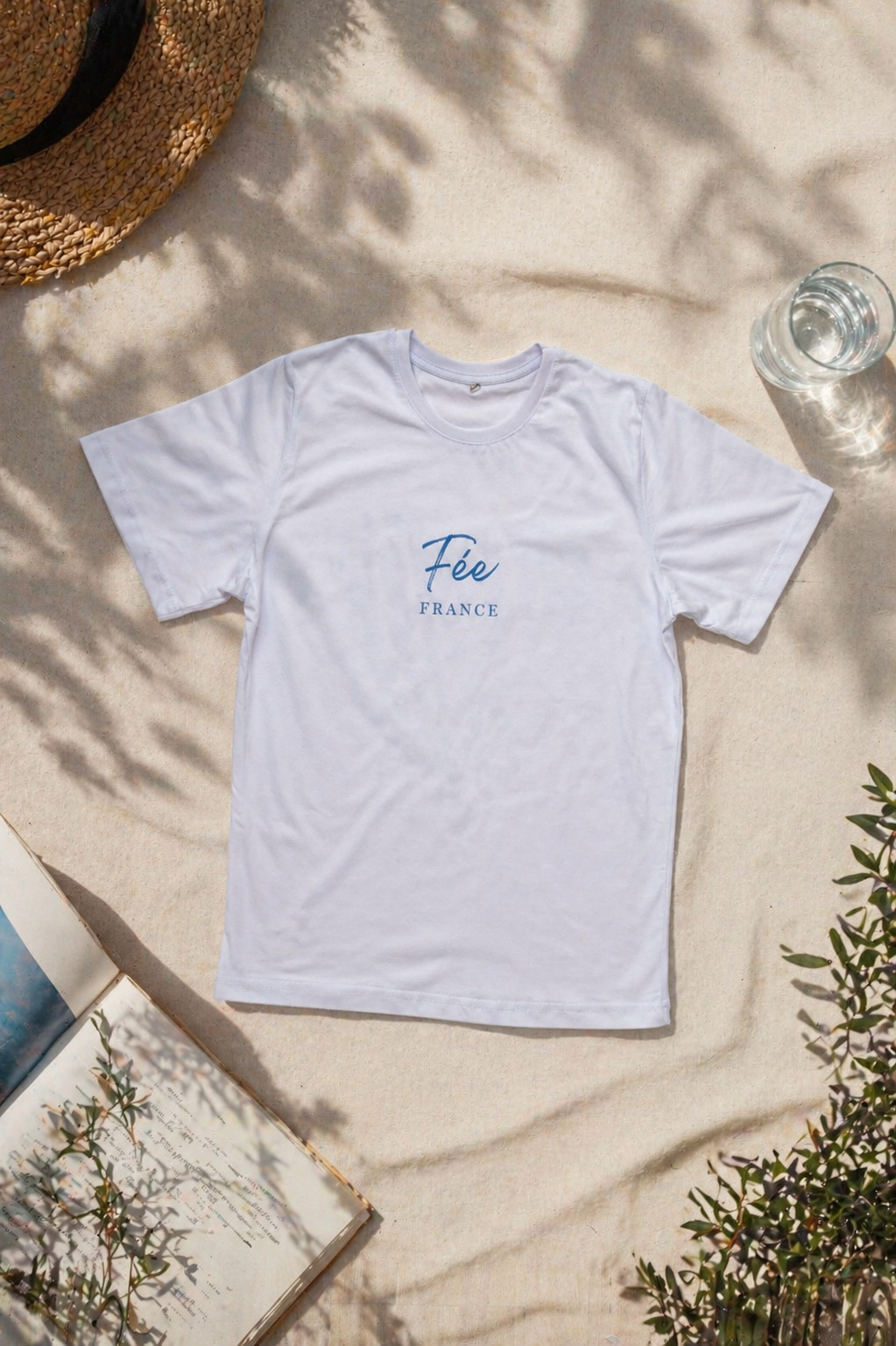 Sade Zarafetin İmzası: Fée France Klasik Logolu Tişört