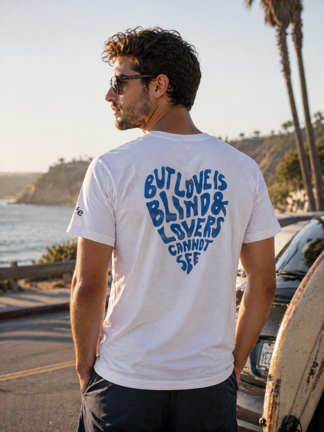 "Love Is Blind" Unisex Sırt Baskılı Tişört